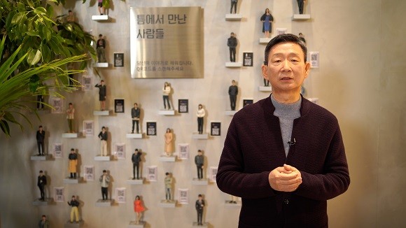 황현식 LG유플러스 사장이 영상메시지를 통해 신년메시지를 말하고 있는 모습. ⓒ LG유플러스
