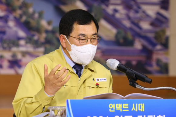 지난 11일 시청 대외협력실에서 주낙영 경주시장이 간담회를 주재하고 있다. © 경주시