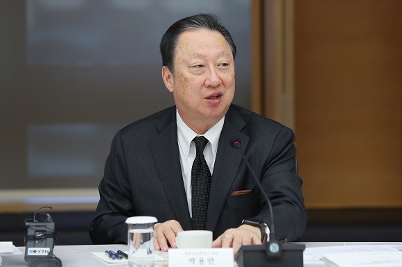 박용만 대한상공회의소 회장이 서울고등법원에 이재용 삼성전자 부회장에 대한 선처를 호소하는 탄원서를 제출했다. ⓒ 연합뉴스