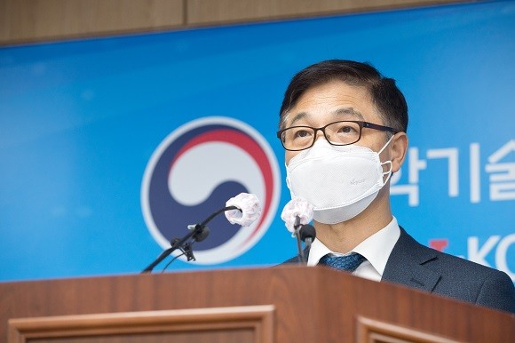 정병선 과학기술정보통신부 제1차관이 19일 오전 세종특별자치시 세종파이낸스센터 과기정통부 기자실에서 '2021 과학기술정보통신부 업무계획' 브리핑을 하고 있다. ⓒ 과학기술정보통신부