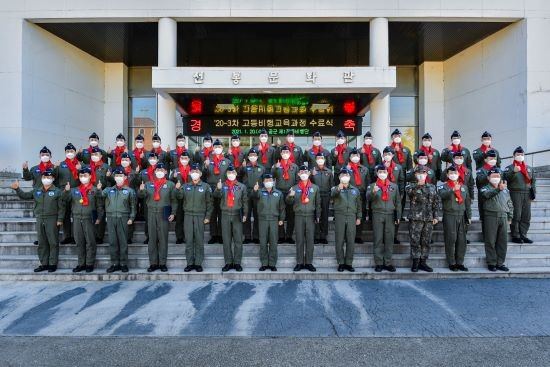 공군 제1전투비행단은 20일 2020-3차 고등비행교육과정 수료식을 개최했다. ⓒ 공군 제1전투비행단
