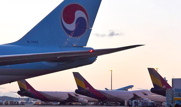 대한항공 항공기가 인천공항 주기장에 세워져 있는 모습. ⓒ 연합뉴스