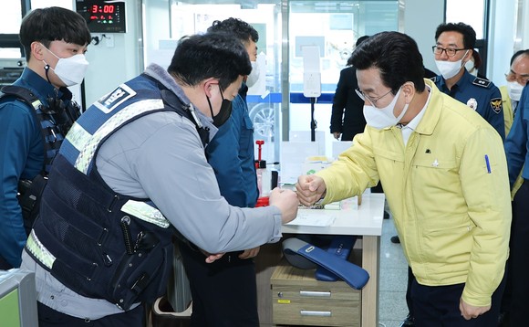 가양지구대를 방문한 허태정 시장. ⓒ 대전시