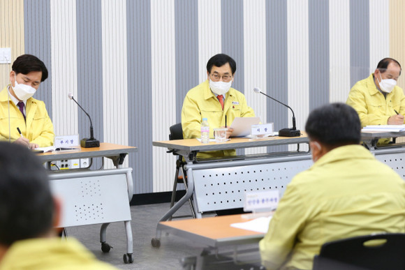주낙영 경주시장이 지난 8일 시청회의실에서 새해 첫 읍면동장 회의를 주재하고 있다. ⓒ 경주시