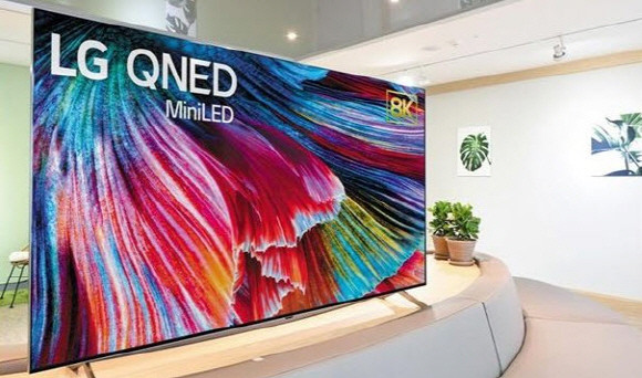 LG가 내놓은 QNED 미니 LED TV. 삼성그룹 계열사인 삼성디스플레이의 QNED와는 다른 개념이다. ⓒ LG전자
