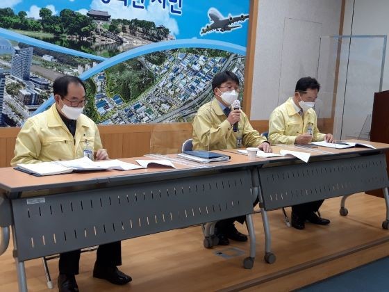 김병무 경제통상국장이 진주시 주요시책 설명회를 하고 있다. ⓒ 프라임경제