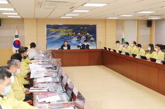 함안군이 공공도서관 건립 중간설계 설명회를 하고 있다. ⓒ 함안군