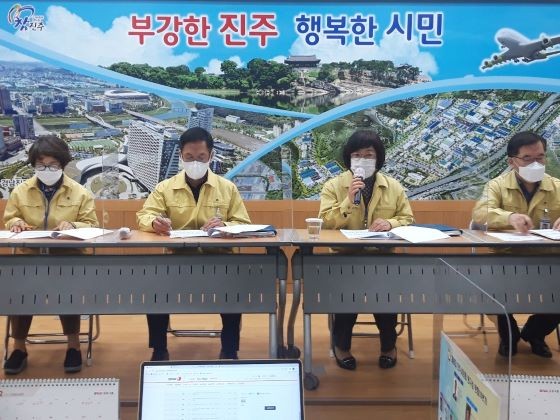 진주시 정정연 복지여성국장이 5개 복지시책을 설명하고 있다. ⓒ 프라임경제