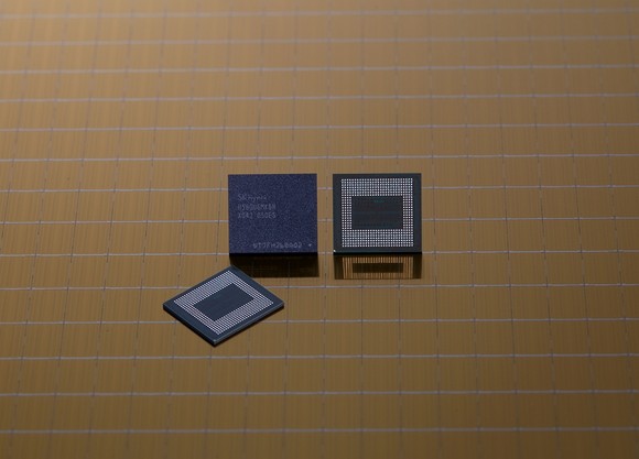SK하이닉스가 업계 최대 용량인 18GB(기가바이트) LPDDR5 모바일 D램을 양산한다. ⓒ SK하이닉스