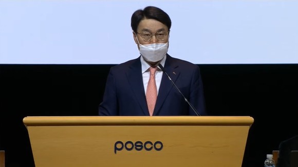 최정우 포스코 회장이 12일 온·오프라인으로 열린 제53기 주주총회에서 발언하고 있다. ⓒ 온라인 주총 화면