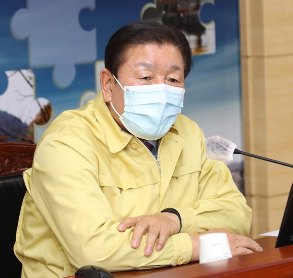 조근제 함안군수가 3월 점검회에서 4·7일 보궐선거에 만전을 기할 것을 당부하고 있다. ⓒ 함안군