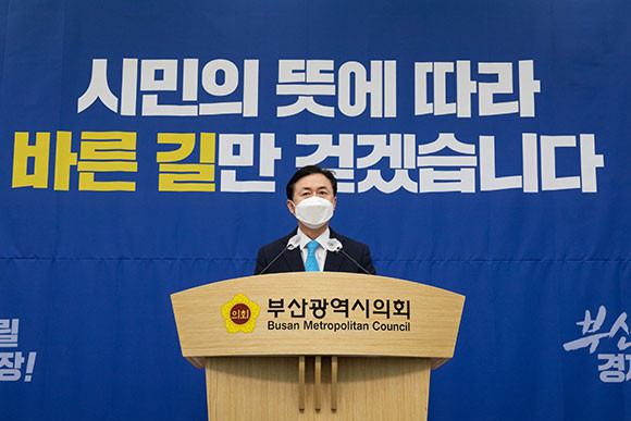 김영춘 더불어민주당 부산시장 후보는 18일 "오는 23일까지 부산시장 후보 및 직계존비속의 부동산 거래내역 등을 공개하자"고 제안했다. ⓒ 김영춘 더불어민주당 부산시장 후보 선거사무소