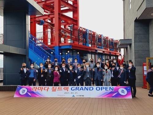 21일 권오봉 여수시장, 김회재 국회의원, 관계자들이 참석해 라마다 짚트렉의 안전과 성공을 기원하는 기념행사를 가졌다. ⓒ 프라임경제