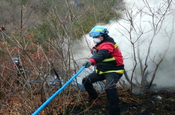 산불재난특수진화대 진화 장면. ⓒ 산림청
