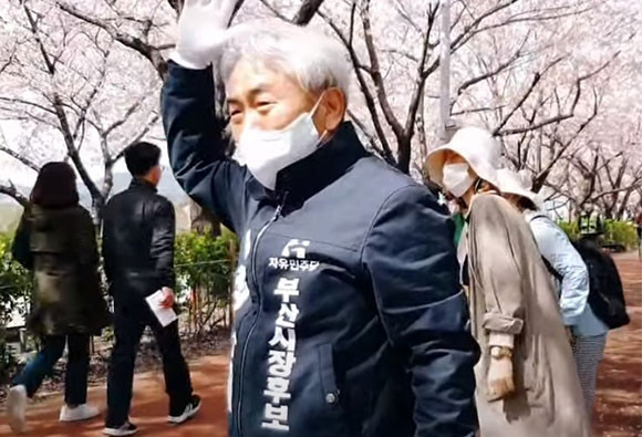 정규재 자유민주당 부산시장 후보는 29일 유세 현장에서 박근혜 전 대통령에 대한 입장을 밝혔다. ⓒ 정규재 자유민주당 부산시장 후보 선거사무소