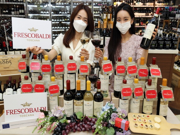 이마트가 이탈리아에서 가장 오래된 와이너리 중 하나인 '프레스코발디(Frescobaldi)'의 와인 4종을 선보인다. © 이마트