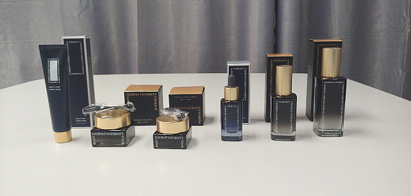 엔터니티는 피부과 안티에이징 인기 시술 중 하나인 연어주사의 성분을 그대로 담은 연어정소 DNA, 화이트 토마토, 펩타이드 등 10여종 이상의 고기능성 원료를 담았다. © 프라임경제