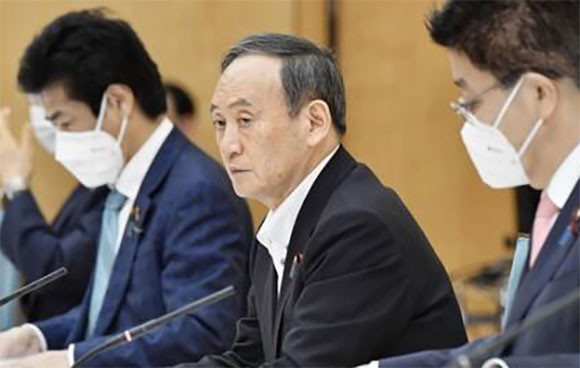 스가 요시히데 일본 총리는 7일 코로나19 긴급사태 선언 기한을 이달 말까지 연장하기로 했다. ⓒ 연합뉴스