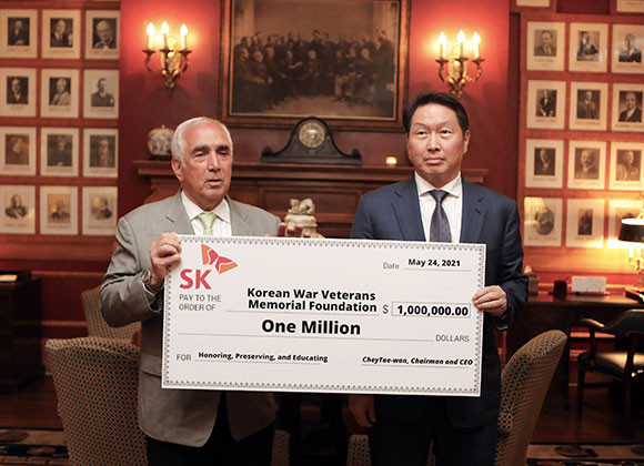 최태원 대한상공회의소 회장이 한국전 참전용사를 기념하기 위한 추모의 벽 건립 프로젝트에 100만달러를 기부했다. ⓒ 대한상공회의소