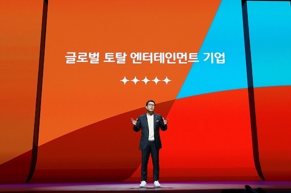 강호성 CJ ENM 대표가 지난달 31일 서울 마포구 상암동 CJ ENM 센터에서 열린 비전 스트림에서 글로벌 토탈 엔터테인먼트 기업으로 도약하겠다는 비전을 발표했다. ⓒ CJ ENM