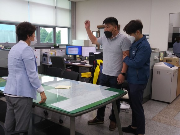 사천시가 특이민원인 상황 대비 모의훈련을 실시하고 있다. ⓒ 사천시