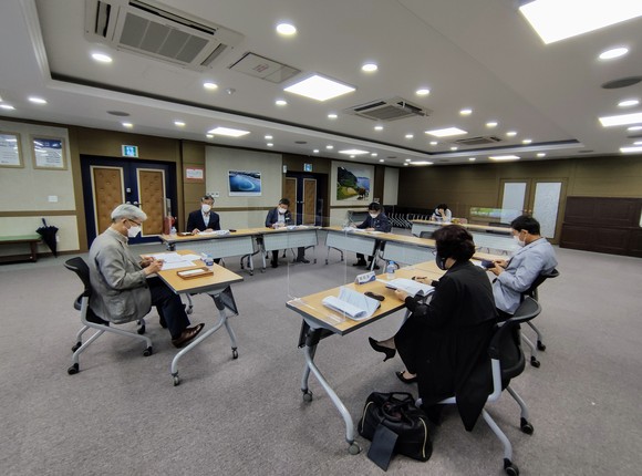 남해군이 농촌신활력 플러스사업 8차 추진위원회의를 개최하고 있다. ⓒ 남해군