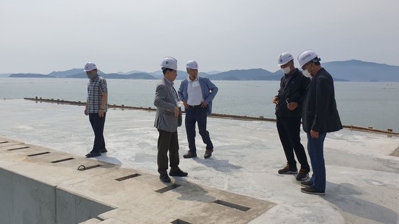 발주건설공사 공사현장 합동점검 실시 모습. ⓒ 어촌어항공단