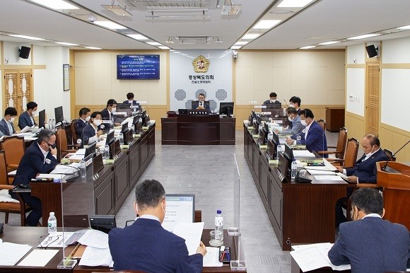 경북도의회 건설소방위원회 소관 2020회계연도 심사를 하고 있다. ⓒ 경북도의회