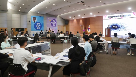 천안시가 지난 12일 시청 대회의실에서 청년정책네트워커 위촉식을 개최하고 있다. ⓒ 천안시