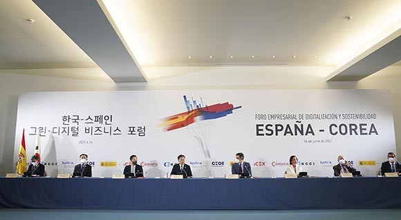 '한-스페인 그린·디지털 비즈니스 포럼'은 포스트 코로나 시대의 경제 구조 전환 및 미래 성장을 견인할 그린·디지털 분야 협력에 초점을 두고 양국 상의, 코트라 등의 주관 하에 양국의 대표적 그린·디지털 기업들이 참가했다. ⓒ 청와대