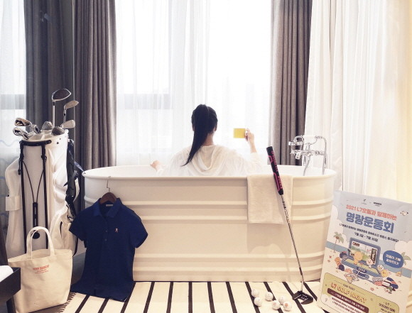 L7은 업계 최초로 프렌즈 스크린과 함께 'L7x프렌즈 스크린골프 대회'를 개최하고 이를 더욱 특별하게 즐길 수 있는 'L7 골프 나이트' 패키지를 선보인다. © 롯데호텔