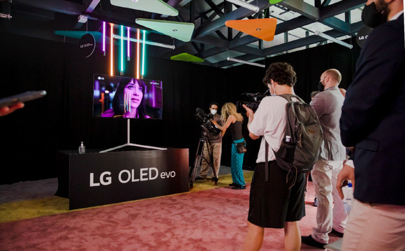 디지털아트 만나 작품이 된 LG 올레드 TV. ⓒ LG전자