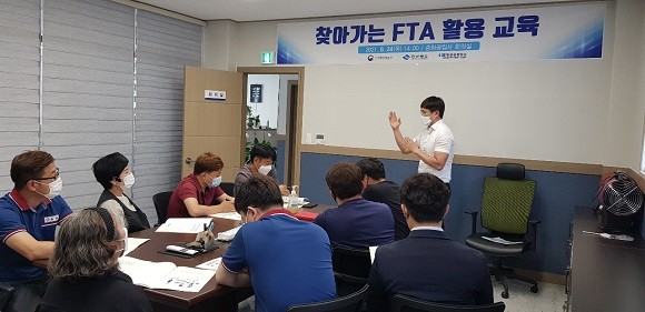 24일 칠곡지역 기계제품 수출기업 임·직원들이 찾아가는 FTA활용교육을 실시하고 있다. ⓒ 포항상공회의소