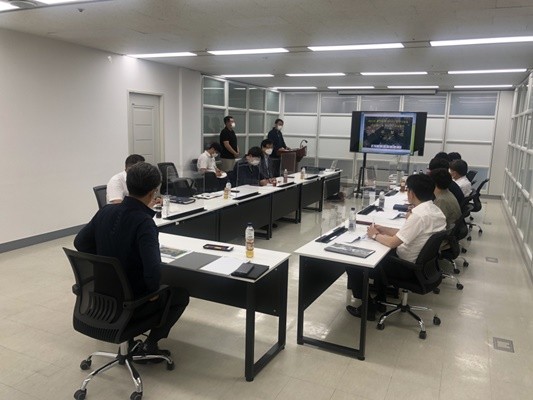 항만시설물 성능평가 및 정밀안전점검용역 착수보고회를 하고 있다. ⓒ 여수광양항만공사