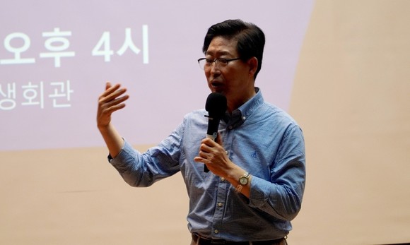 양승조 충남도지사는 지난 27일 천안서 열린 출판기념회를 시작으로 충청권 본격 세몰이에 나선다. ⓒ 충남도