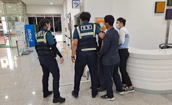 논산시는 지난 25일 민원실 긴급상황 대비 모의훈련 실시 모습. ⓒ 논산시