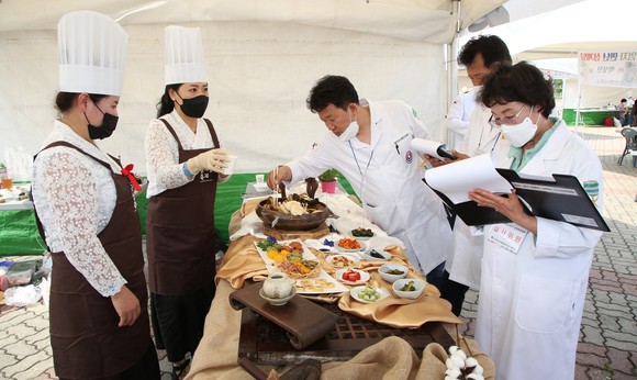 금산 삼계탕 요리 심사 모습. ⓒ 금산군