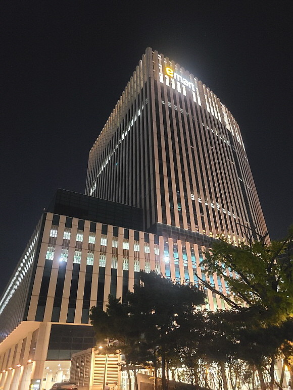 신세계그룹 이마트가 서울 성수동 본사 건물 매각을 검토 중인 것으로 알려졌다. © 프라임경제