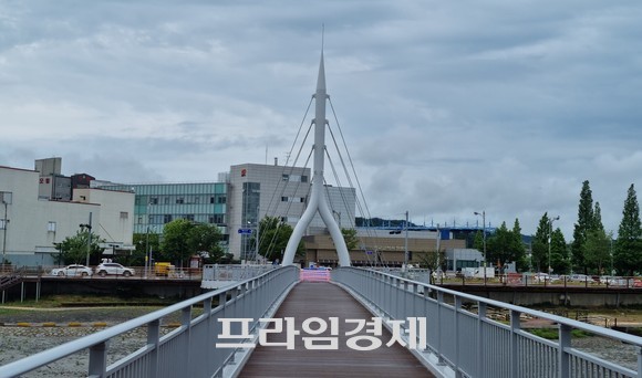 쇗개포구 인도교 주탑 조형물. ⓒ 프라임경제