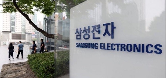 삼성전자가 2분기 영업이익 12조5000억원을 기록하는 어닝서프라이즈를 기록했다. ⓒ연합뉴스