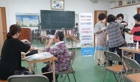우강면 찾아가는 복지상담서비스 현장 모습. ⓒ 당진시