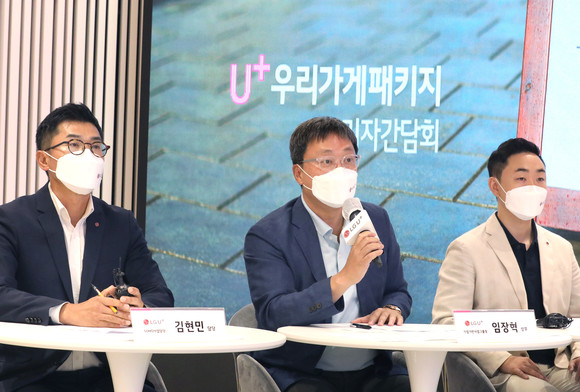 13일 기자단담회장에서 LG유플러스 직원들이 기자들의 Q&A에 답하고 있다. ⓒ LG유플러스