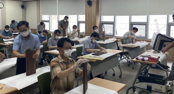 교장·교감 농업 체험행사 운영모습. ⓒ 공주시