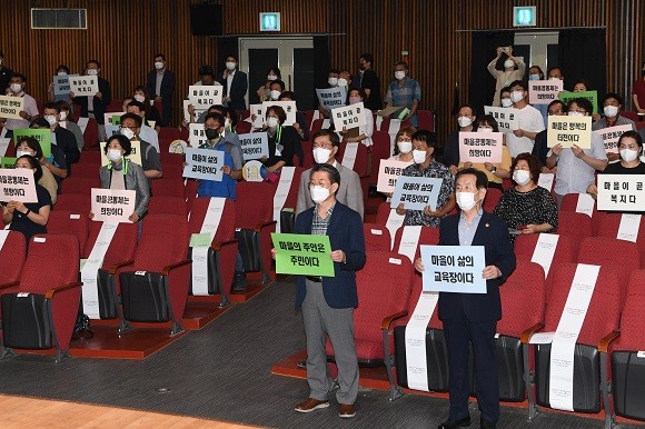 14일 영주시민회관에서 주민 주도의 마을복지계획 수립을 위한 읍면동 마을복지계획단 발대식 및 역량강화 교육을 실시했다. ⓒ 영주시청