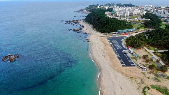 울진군(군수 전찬걸)은 오는 16일부터 지정해수욕장(나곡, 후정, 봉평, 망양정, 기성망양, 구산, 후포)을 개장한다. ⓒ 울진군