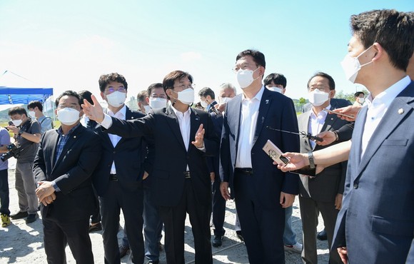송영길 당대표는 지난15일 협의회 개최에 앞서 이춘희 시장과 국회 세종의사당 예정부지 현장을 방문했다. ⓒ 세종시