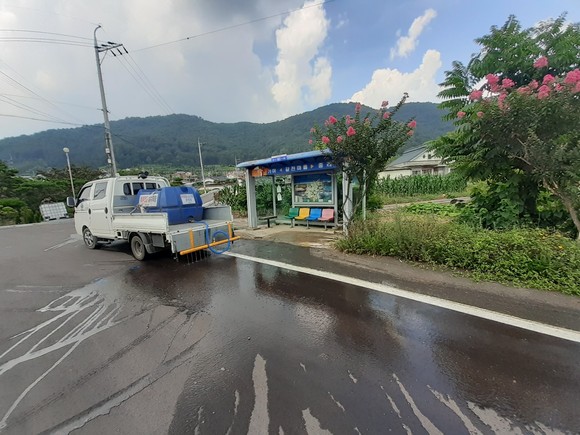함안군이 살수작업을 실시하고 있다. ⓒ 함안군
