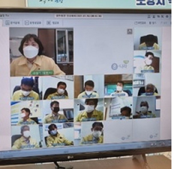 포항시 북구청은 26일 '사회적 거리두기 3단계' 격상에 따른 시설별 방역수칙 홍보 및 대응을 위해 코로나19 방역대책 긴급 읍면동장 영상회의를 개최했다. ⓒ 북구청