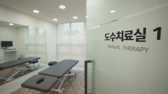 정형외과 병원장 B씨는 도수치료는 의료행위 중 하나로써 충분한 가치가 있다고 말했다. = 김기영 기자