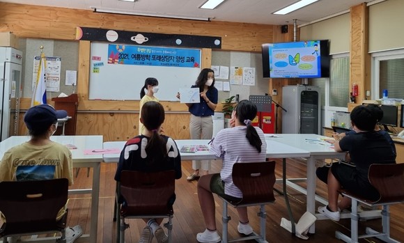 화개초등학교가 여름방학 캠프를 운영하고 있다. ⓒ 하동군